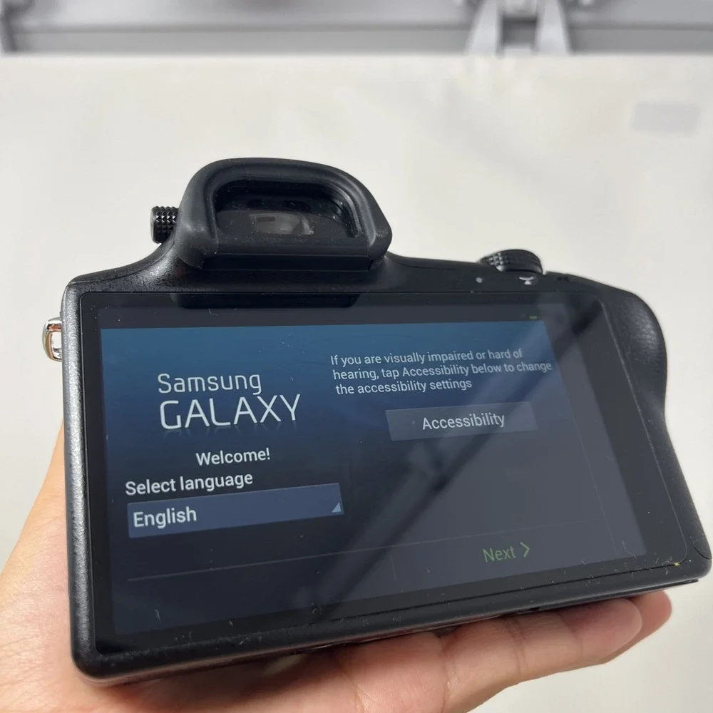 Samsung Galaxy NX EK-GN120A 20.3 MP f/3.5-5.6 SLR Mirrorless Camera Blac